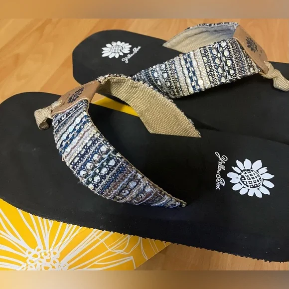 Yellow Box Black and Tan Sandals with Striped Design - Size 7.5 - Picture 5 of 7